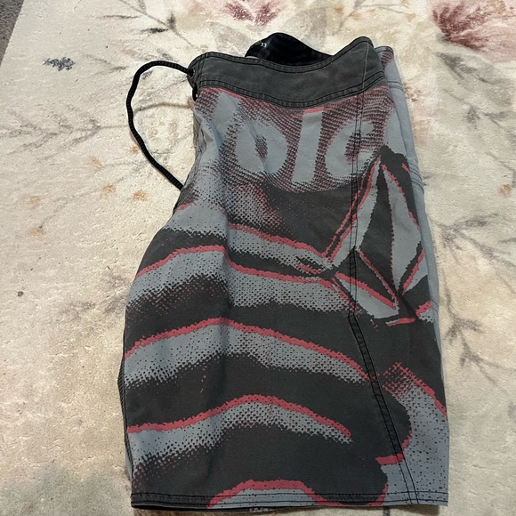 Volcom Men's Gray and Black Swim Shorts - Picture 5 of 5